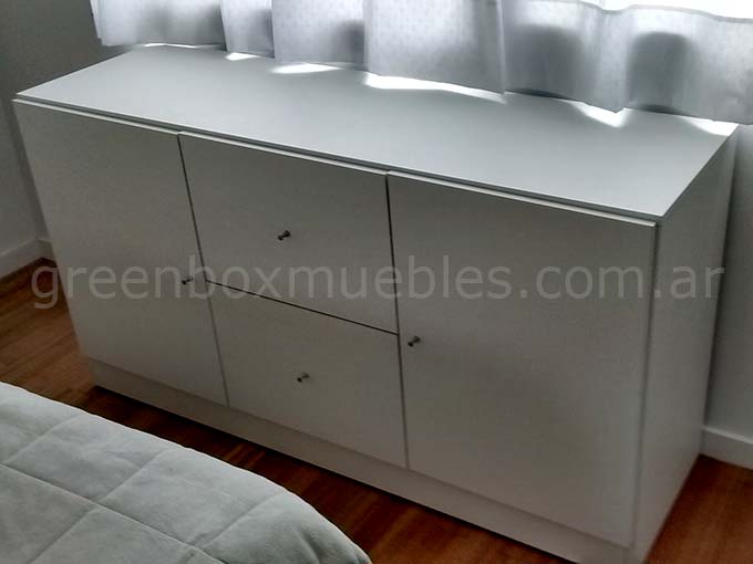 Cómoda de 2 cajones + 2 puertas