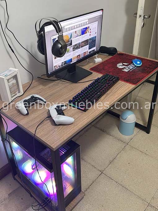 Escritorio con estante cpu